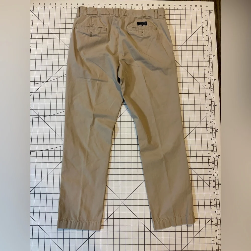 Banana Republic Men’s Size 32/30‎ Tan Aiden Chino Pants
